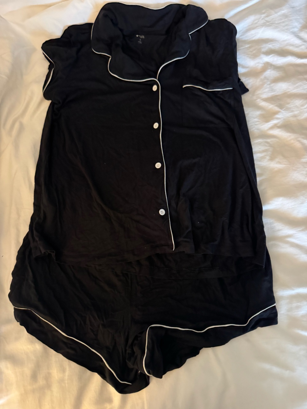Kyte Baby women’s medium Black Button-Trim Pajama Top with White Piping